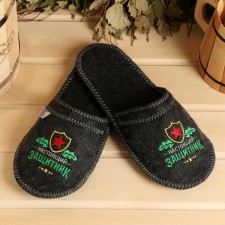 Bath slippers with embroidery 