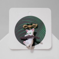 Brooch 