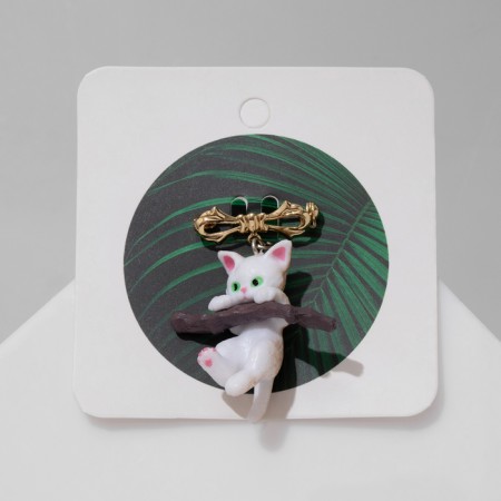 Brooch "Kitten" on a branch, white-brown color in gold
