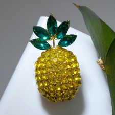 Brooch 