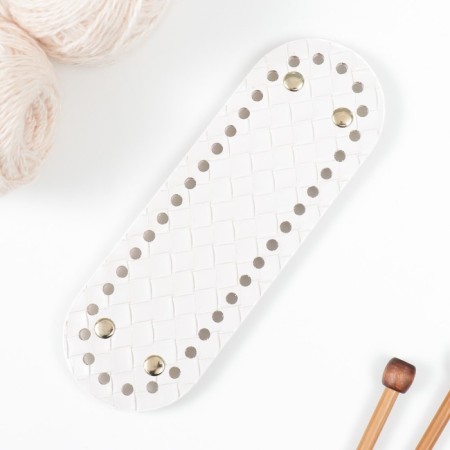 The basis for knitted products to the leatherette "elongated braid" white 6x18 cm