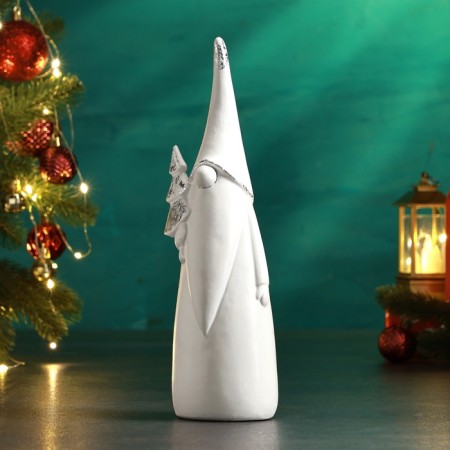 Figure "Dwarf with a Christmas tree" White with an echo-1