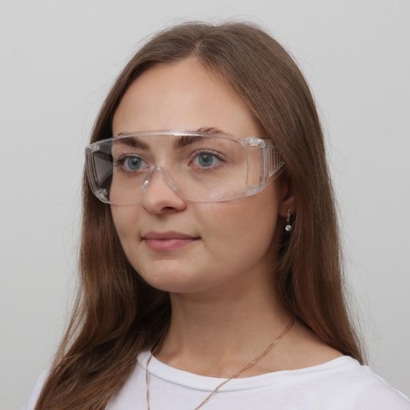 Protective glasses for the master, the color is transparent