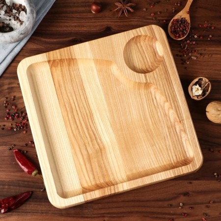 Menzhitsa is wooden, with a cutting board and a saucer, 25x25 cm, an array of ash
