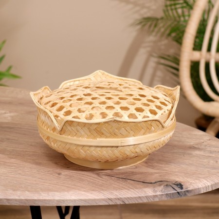VAZ with a lid weaved, from bamboo 25x25x11 cm
