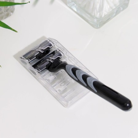 Broken machine + 2 replaceable cassettes of blades, suitable for Gillette Mach 3-4