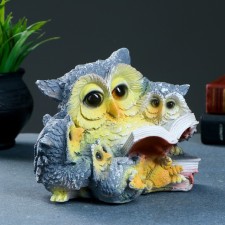 Pig a piggy bank 