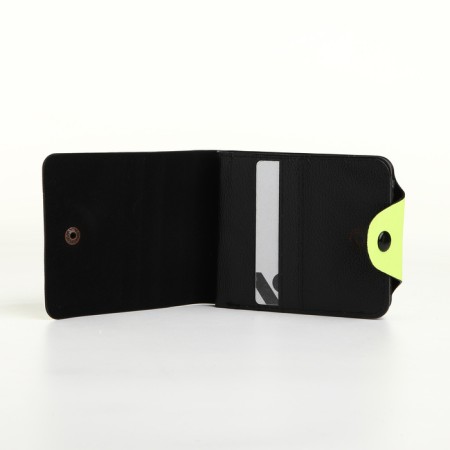 Wallet on the button, the color is green-5