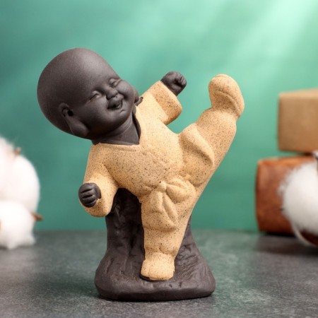 Figure "Buddha Karatist", 7x9 cm, yellow