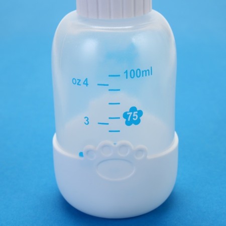 Set for feeding is soft, with a silicone base, 100 ml, white-2