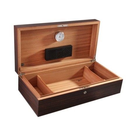 Humidor with a 200 -cigar key with a hygrometer and moisturizer, 51 × 26 × 15 cm