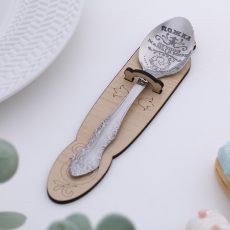 A teaspoon spoon with an engraving “best mother in the world”, h = 14cm.