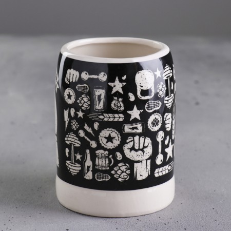 Ceramic beer mug “Man is always right”, 600 ml, black color-1