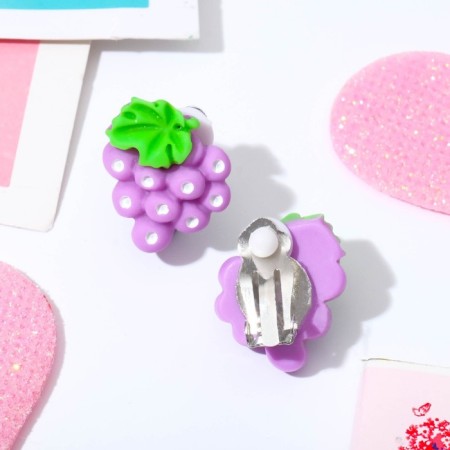 Clips children's “chosen” clusters of grapes, color green-violet-2
