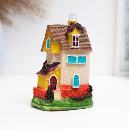 Figure "Two -story house" 5x7x10.5cm, mix