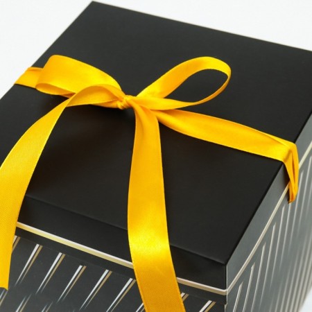 Self -charged box "embossing" black 15x15x15 cm-1