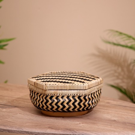 Vase with a lid is weaved, from bamboo 25x20x12 cm