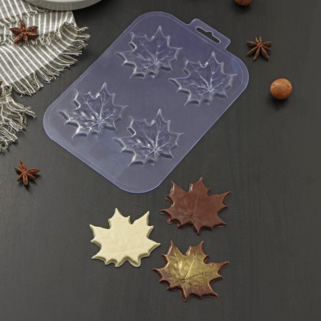 Form for chocolate and sweets plastic "maple leaves", the color is transparent