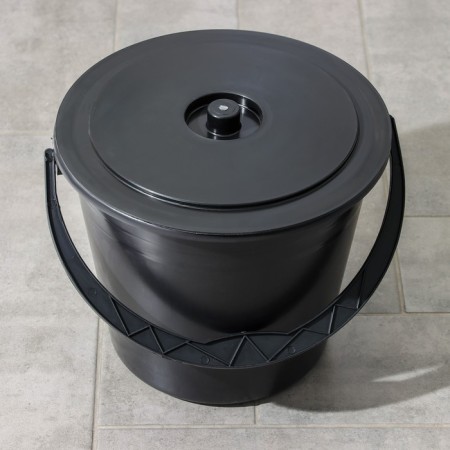 A bucket with a dacha lid, 10 l-2