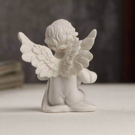 Polystone souvenir "Snowty Angel with Flower Heart" 7x5.5x5 cm-2