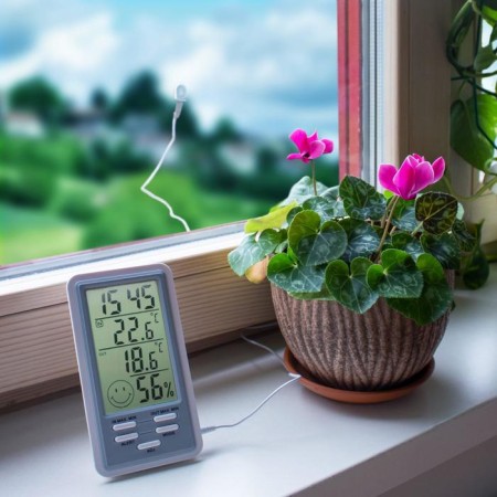 Thermal sigrometer, digital, with built -in clocks and an alarm clock-2