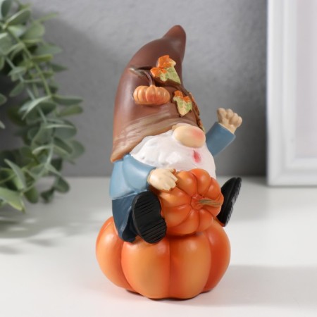 Polystone souvenir "Dwarf riding on pumpkin" 8x7.5x13 cm-1
