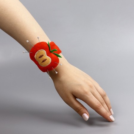 Needle on the Yabloko bracelet, 23 × 6.5 cm, red color-3