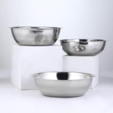 A set of stainless steel dishes, 3 objects: a colander 23 × 6.5 cm, a salad bowl 25 × 7 cm, salad bowl 27 × 7.5 cm