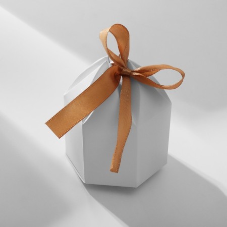 Box Gift "Dome" 4 × 4, white-golden