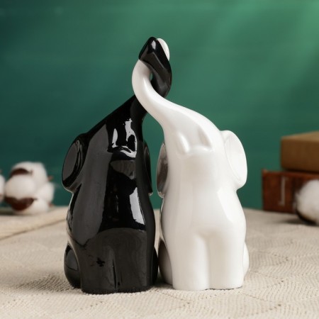 Figure "A couple of elephants" black/white, 7x12x16cm
