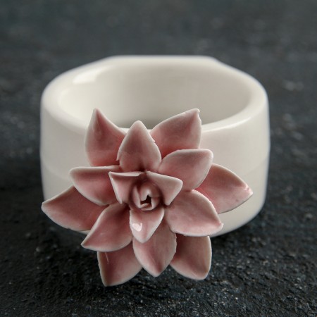 Ceramic ring for napkins "Flower", 5.5 × 4.5 × 6.5 cm, pink color-1