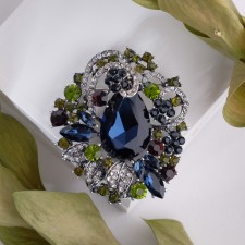 Brooch 