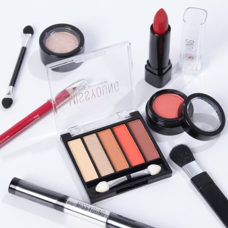A set of professional cosmetics "Miss Young" No. 9-8