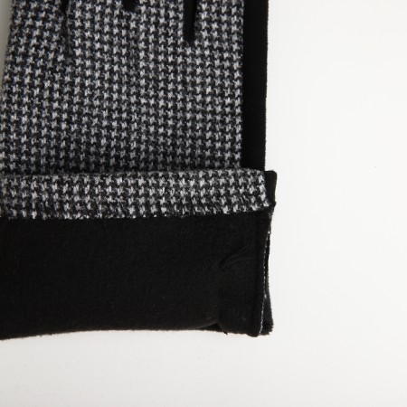 Gloves are female, dimensionless, without insulation, black color-3
