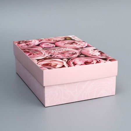The box is folding, the lid is “wishing happiness”, 24 x 17 x 8 cm without a window