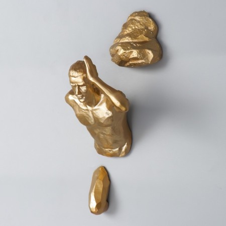 Polystone souvenir "To meet the Victory" left, gold 26.7x17 cm-2