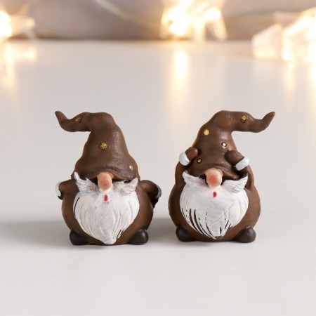 Souvenir Polystone "Grandfather Frost in a cap with golden peas/hearts" Cinnamon 4.6x3x3 cm
