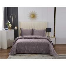 The bedspread and pillowcases 