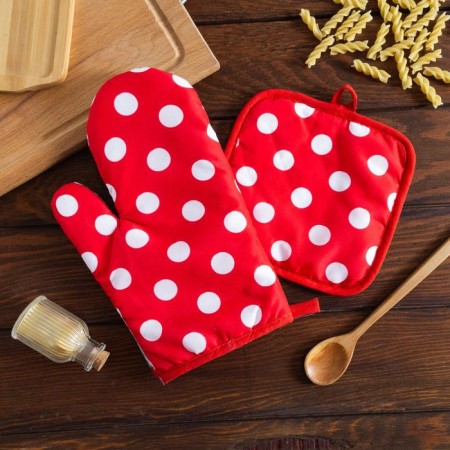 Kitchen set (2 objects) of the “peas” shares, the color is red, a brush 17x17 cm, mitten 26x16 cm, 100% p/e