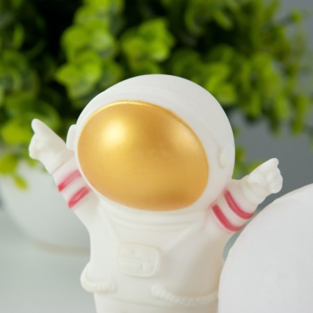 Spinker "Cool Cosmonaut" LED 2W RGB from 3xlr44 batteries with white-gold 11x6x11 cm Risalux-11