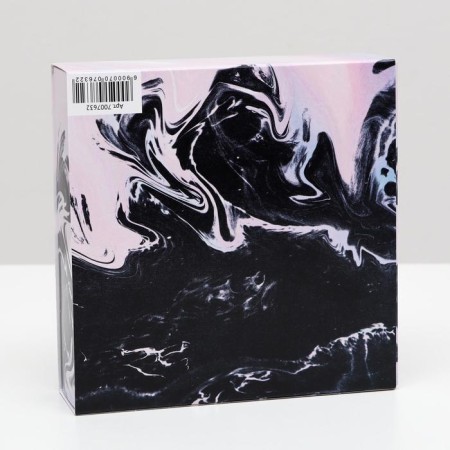 Cardboard box with a shell under 9 sweets, "diffusion", 13.7 x 13.7 x 3.5 cm, cellulose-3