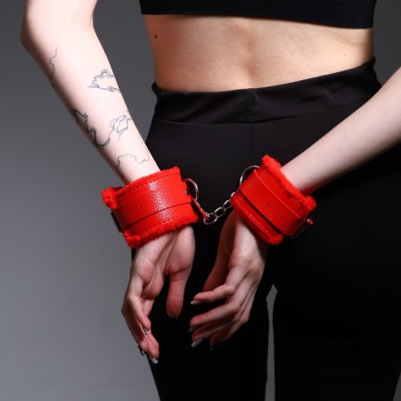 Assessor for the carnival-handcuffs, the color is red-3