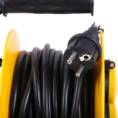 An extension cord on the coil IEK Industrial Plus, Criminal Code, 4 Rosettes, 20 m, thermal heat., 3x1.5mm2, IP44, 37425-2