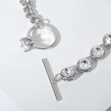 The necklace "chain" is a thread from crystals, white color in silver, 45 cm-1