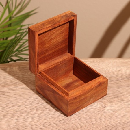 Carved box 10x10x6 cm, shisham tree-1
