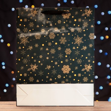 Laminated vertical "snowflakes", 33 x 42 x 10 cm laminate-2