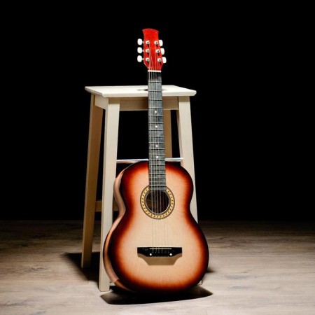 Acoustic guitar is 6 string, Menz. 650mm, strings metal, head without grooves