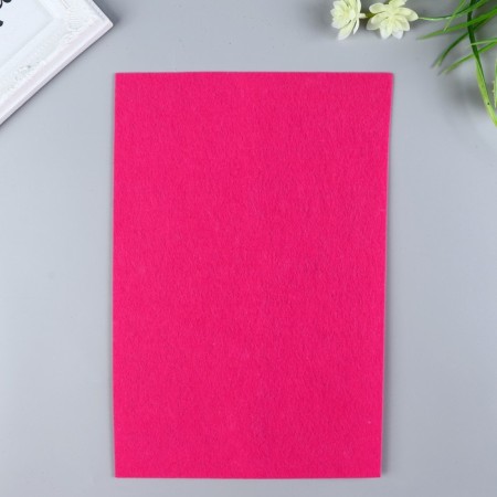 Hard felt 1 mm 20x30 cm bright.