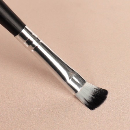 A set of makeup brushes, 7 items, a cover on a button, black color-6