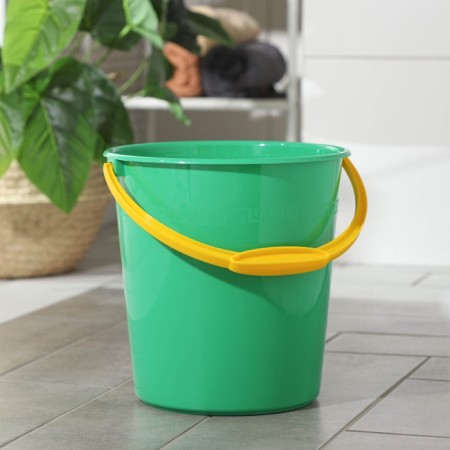 A bucket with a measured scale, 10 l, color mix-8